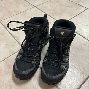 Salomon Men's Black and Gray Athletic Shoes